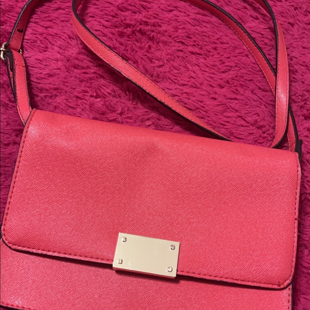 Cute, small, pink crossbody!